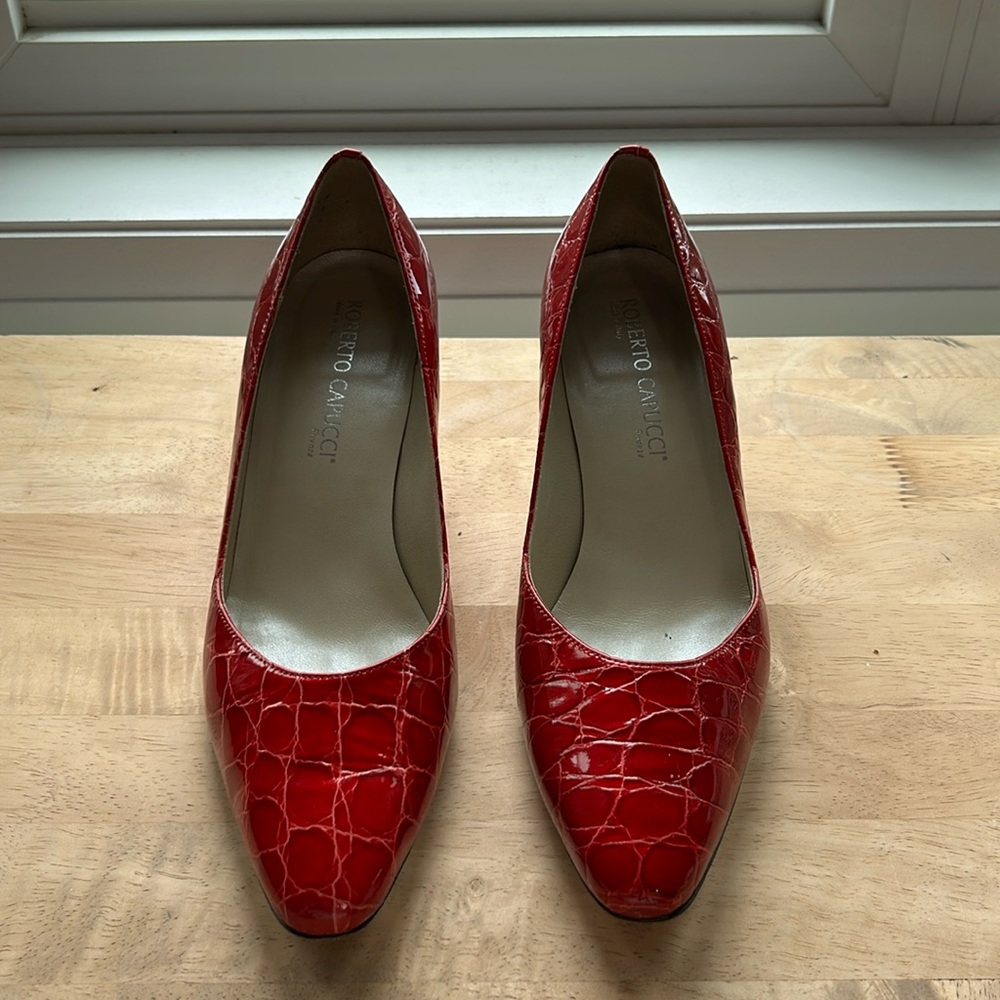 Roberto Capucci red printed leather pumps